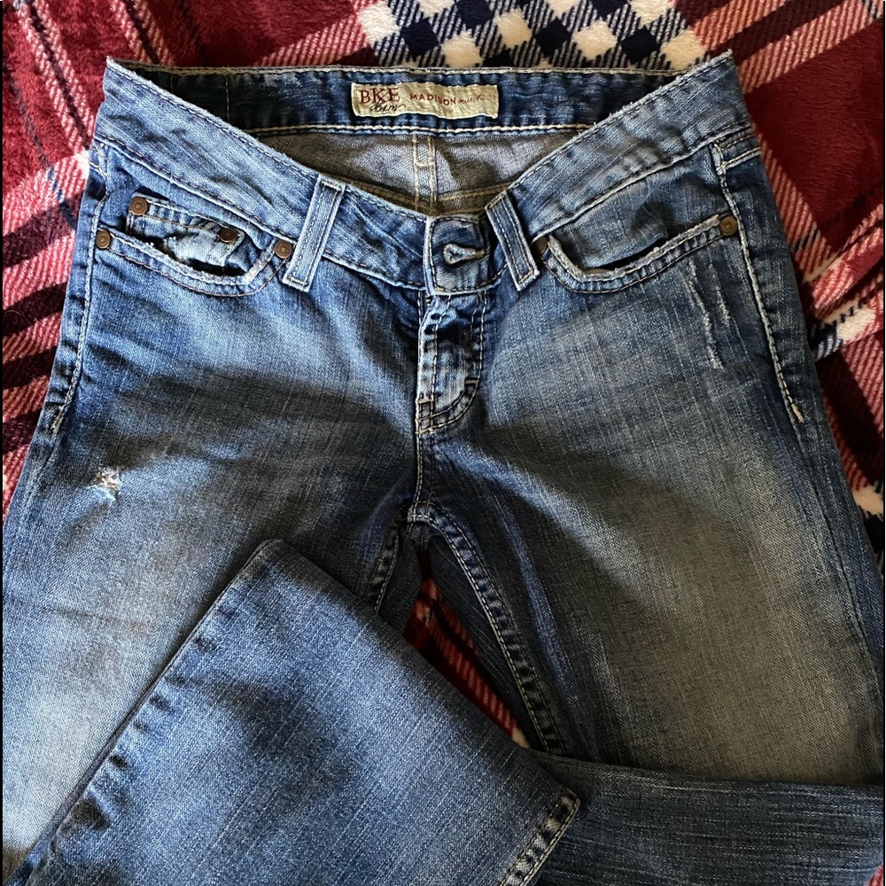 Ladies BKE jeans, tiny hole right upper thigh
